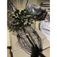 Cuckoo bird offers cuckoo leaves and cuckoo bag