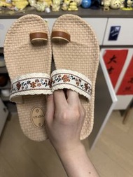 VPADA 米色編織拖鞋 / 涼鞋（Size 6） VPADA Floral Strap Sandals Size 6