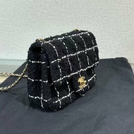 CHANEL 黑白毛呢金球方胖子肩背斜背包 17*13*7 98新 配件塵袋
