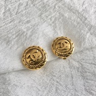 【 日本直送 名牌中古包 】CHANEL 香奈兒 耳環 金色 經典Logo vintage 古董 mmanki