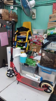 Oxelo 中童摺疊滑板車，鋁合金車架，有手製 ，正常運作免維修，可預約到實體店試滑板車， 售價$190(*不議價 )