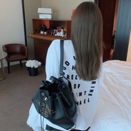 Chanel 黑金鉚釘字母logo全皮水桶包 23*28*17  98新配件塵袋