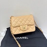 Chanel 奶茶色羊皮方胖子
