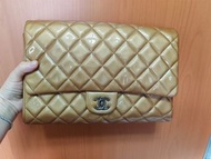 Chanel 金色漆皮包