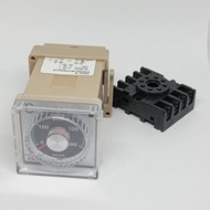 E5C2-R20K Temperature Controller 0-400 Degrees 220VAC Screen Size 48*48mm With Socket New