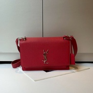 YSL 銀釦紅皮下蓋斜背包
