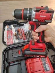全新DELIXI 衝擊大剛炮.德力西21V无碳刷衝擊鑽,
充電款,電批,電鑽.衝擊三用,輕巧,雙速,大扭力,LED 指示燈,
可鑽石屎,磁磚,木板,金屬,拎螺絲,組裝傢俬,DIY.家用，
裝備齊全 多
