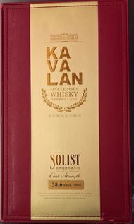 葛瑪蘭Kavalan 絕版黑醬油經典獨奏原酒系列:雪莉桶單一麥芽威士忌限量禮盒裝附Kavalan 鬱金香酒杯乙隻。2015年4月22号生產。總產量577枝，編號465號。洒精含量58.6%，容量700
