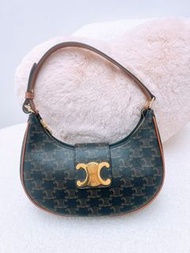 Sold (尖沙咀門市💖) 近新 Celine triomphe ava 老花凱旋門腋下包