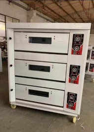 Three deck commercial baking oven