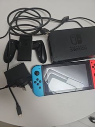 Nintendo Switch 主機連底座及配件