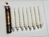 🏸 八成至九成半新。斷一條或無斷毛 supreme 羽毛球。舊波。訓練波。練習波。教練用。一筒12隻