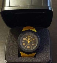 CAT 5 黄黑色電子手錶