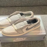 🍑全新正貨 Jordan Air Jordan 1 Low OG「蛇年CNY」板鞋 光子塵白黑