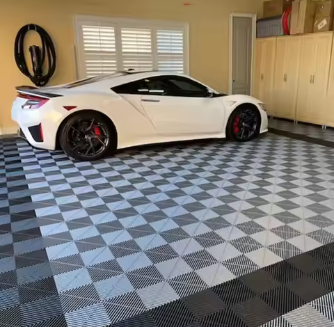 Interlocking Plastic PP Garage Flooring Tiles 40x40x1.8cm Anti-Slip Workshop Floor Tiles with Easy C