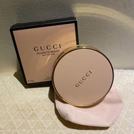 Gucci 柔焦凝光粉餅