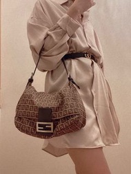 Fendi 淺咖啡色老花 大法棍 側背包