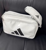 Adidas 健身訓練拉鏈開合 聚氨酯 斜跨單肩包 白色