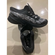 ASICS NOVA BLAST SIZE6.5uk