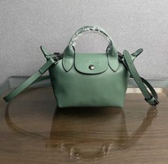 Longchamp  xs牛皮餃子包，多色可選，size-𝟭𝟴高𝟭𝟰厚𝟭𝟬ᶜᵐ,多色可選(綠/白/灰/藍）