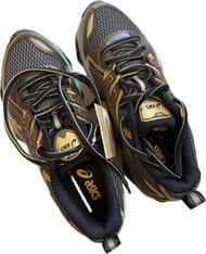 Asics Gel-Kayano 14 黑色金色運動鞋