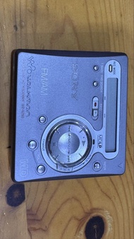 Sony Walkman MZ-G750 MD Player with Remote and Earphones