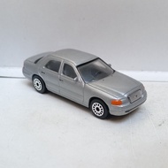 ACTION CITY REALTOY FORD CROWN VICTORIA cat merintis alus