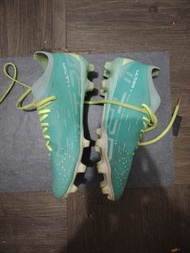 Puma足球鞋