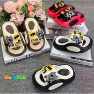 [Large Form] Superman-shaped bread slippers for boys. EVA slippers are super light and comfortable.