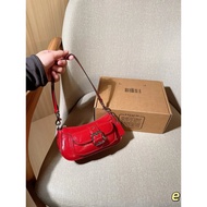 200
Coach Coach
New Style ASHTON Shiny Leather Motorcycle Underarm Bag Too Cool~
Size 20 x 10 x 7
Gi