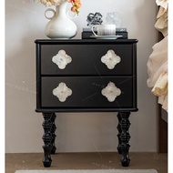 全城熱賣 - 法式復古床頭櫃 實木雙抽屜床頭櫃 臥室儲物中古風納子四葉草床邊櫃（送貨上門）