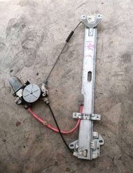 รางยกกระจกไฟฟ้า หน้าขวา ฮอนด้า แจ๊ส จีดี 03-07 FR HONDA JAZZ GD 03-07 มือสองญี่ปุ่น