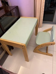 兒童學習枱連櫈