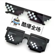 Anti-Ultraviolet Mosaic Glasses in Two-Dimensional Funny Sunglasses Disc Funny Sunglasses Party Pixe