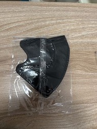 黑色口罩獨立包裝，有鼻條 ，瘦臉