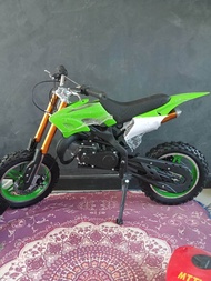 รถวิบาก 49cc  ล้อแม็กดาว 10 นิ้วโช๊คหน้าหัวกลับมีสติ๊กเกอร์และบังโคลนหน้าให้ด้วย