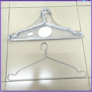 Load of 8 lightweight aluminum clothes hangers, suitable for hanging in the wardrobe. v682