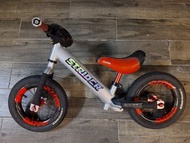 Strider 兒童平衡車