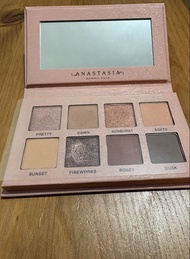 Anastasia Beverly Hills Glam To Go 眼影盤