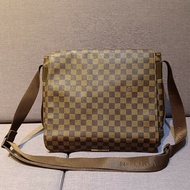 LOUIS VUITTON LV  棋盤格斜背包、書包 ，N45258