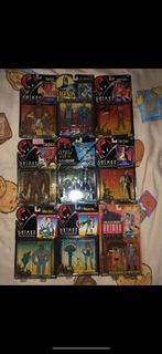 售 全新 收藏品歲月痕跡不能避免 Kenner Batman 系列 匪徒角色 9款吊卡 、約 3.75 吋 英寸 高度 的吸塑包裝、每款人偶 基本上有 機關 可動形式、請看背書的包裝說明🙏(鱷魚 先生