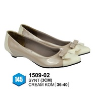 AZZURA 1509-02. Work shoes Synthetic/tan creamWanita