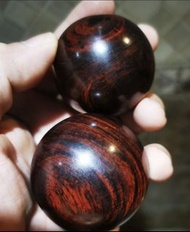 大對珠/健康球/練手球 Directions of health balls  3 （趾黃檀/老撾大紅酸技）（水波紋 - 紅黑老料）50 mm 對球