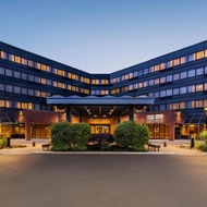 โรงแรม Crowne Plaza Edison by IHG - Edison