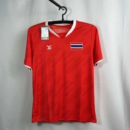 เสื้อกีฬาทีมชาติ FBT คอวี คอเย็บปกเสริม พิมพ์ลาย ผ้ามัน ลื่น B2A222