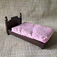 Sylvanian Families Doll House Accessories Brown Bed