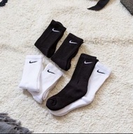 正版Nike 長襪 （黑 白都有）