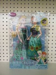 (葵興樂聲9樓門市現貨) 迪士尼商店 (Disney Store) 《冰雪奇緣：驚喜連連》(Frozen Fever) 安娜與艾莎 Elsa Anna 雙人娃娃套裝 AHBO522