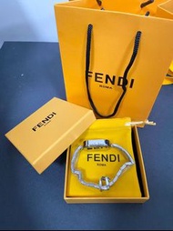 【全新】FENDI芬迪女士手錶，銀色鋼帶+鑲鑽錶圈