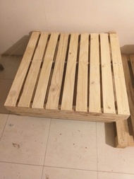 giường pallet gỗ thông gấp gọn nhiều kích thước kín chân cao 15cm